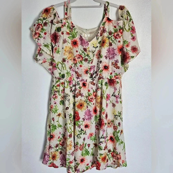 NWT‎ floral open shoulder mini dress with front button detail size large - Picture 1 of 7